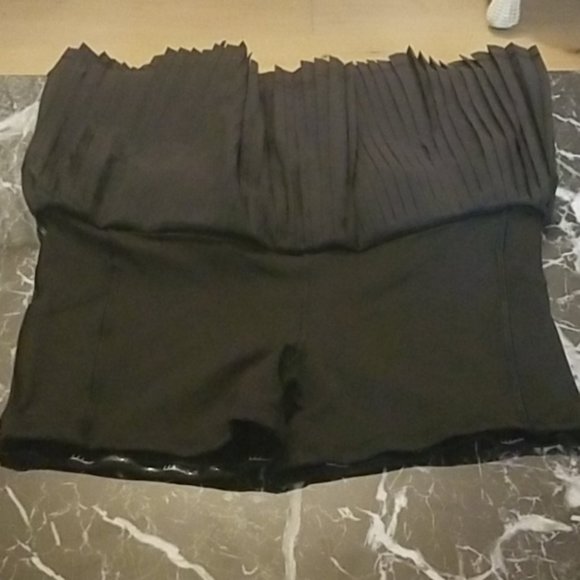 NWOT Lululemon Ruffle Black Skort 8 - Picture 5 of 5